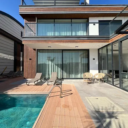 5-bedroom With Pool & Sauna Villa Dosemealti