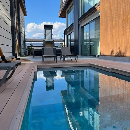5-bedroom With Pool & Sauna *