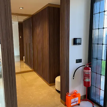 别墅 5-bedroom With Pool & Sauna *