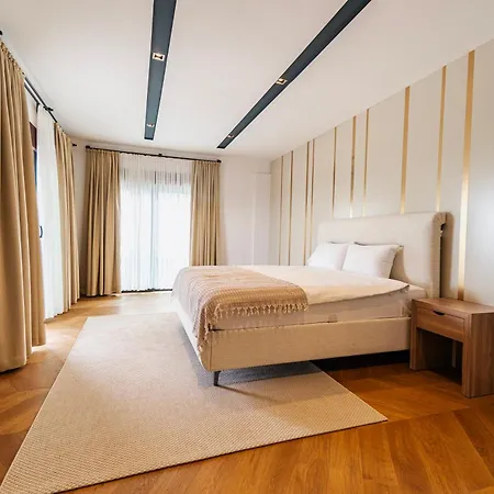 5-bedroom With Pool & Sauna *