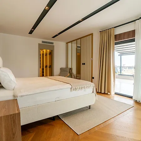 5-bedroom With Pool & Sauna Villa