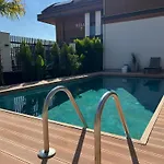 5-bedroom With Pool & Sauna 빌라
