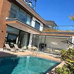 5-bedroom With Pool & Sauna