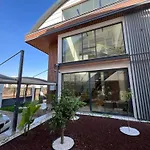 빌라 5-bedroom With Pool & Sauna
