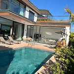 빌라 5-bedroom With Pool & Sauna *