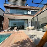 5-bedroom With Pool & Sauna 빌라