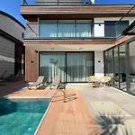 5-bedroom With Pool & Sauna 빌라 Dosemealti