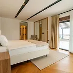 5-bedroom With Pool & Sauna 빌라