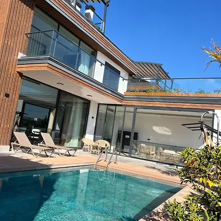 5-bedroom With Pool & Sauna