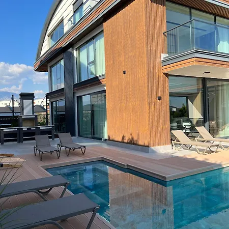 빌라 5-bedroom With Pool & Sauna
