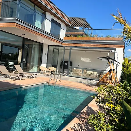 빌라 5-bedroom With Pool & Sauna *