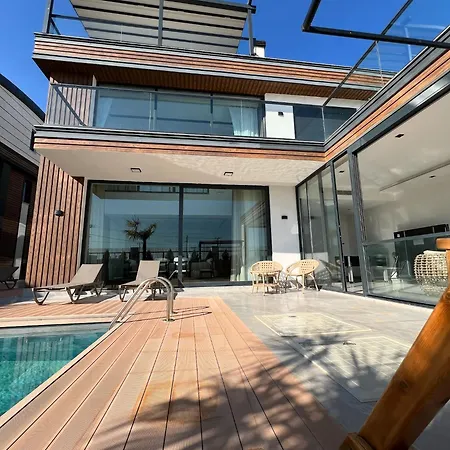 5-bedroom With Pool & Sauna 빌라