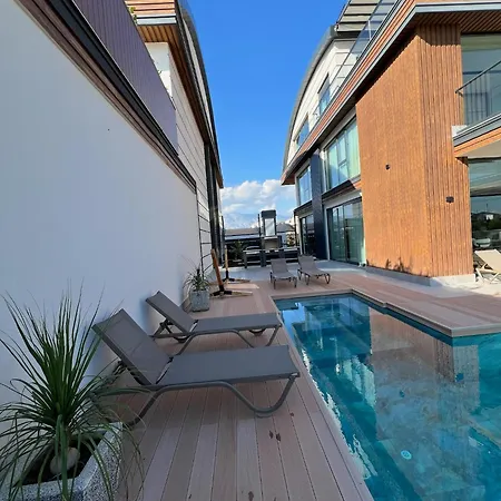 빌라 5-bedroom With Pool & Sauna *