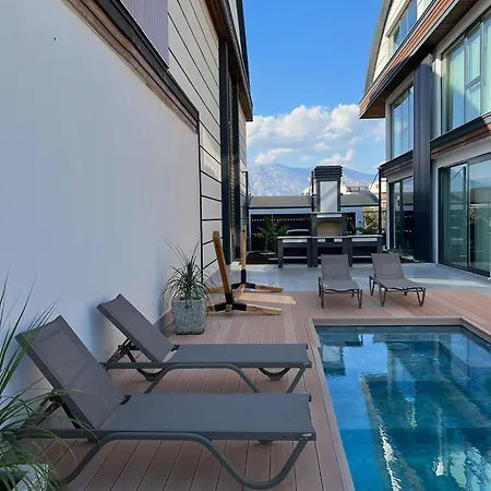 5-bedroom With Pool & Sauna *