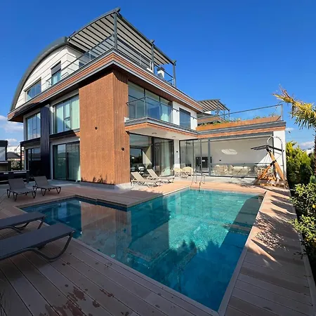 5-bedroom With Pool & Sauna 빌라 Dosemealti