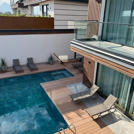 Villa 5-bedroom With Pool & Sauna *