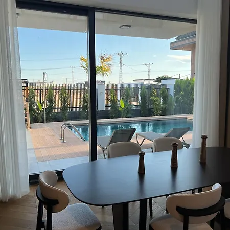 5-bedroom With Pool & Sauna