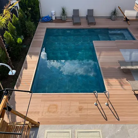 5-bedroom With Pool & Sauna *