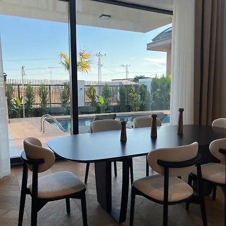 Villa 5-bedroom With Pool & Sauna *