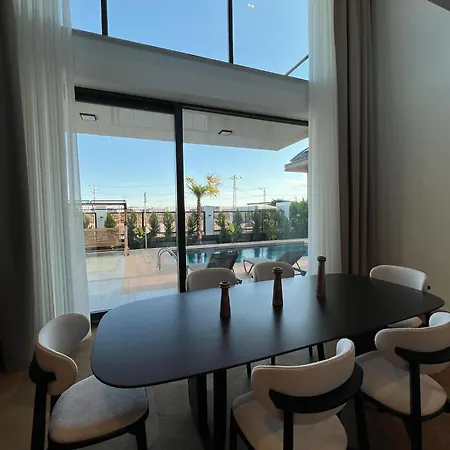 5-bedroom With Pool & Sauna