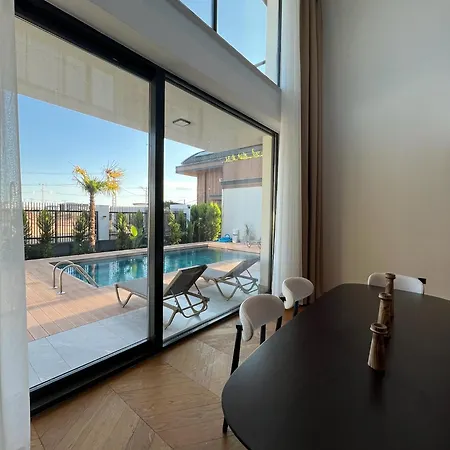 Villa 5-bedroom With Pool & Sauna *