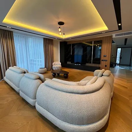 Villa 5-bedroom With Pool & Sauna *