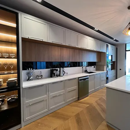 5-bedroom With Pool & Sauna Villa