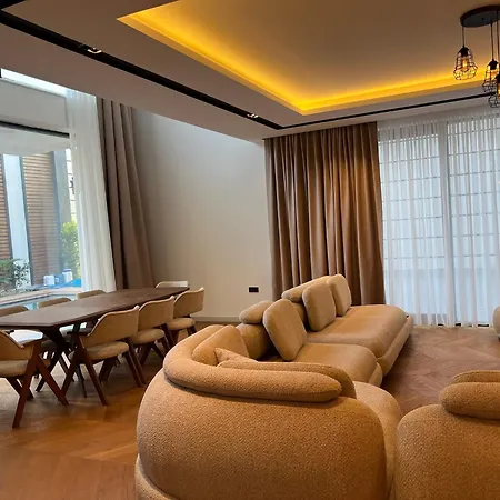 5-bedroom With Pool & Sauna *