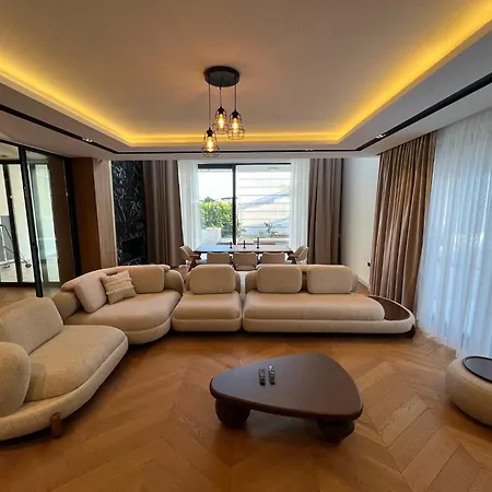 5-bedroom With Pool & Sauna *