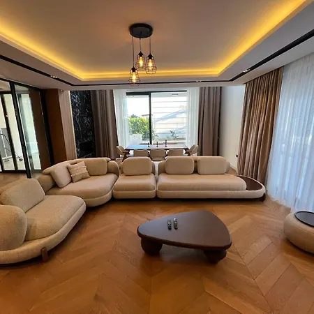 5-bedroom With Pool & Sauna *