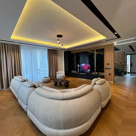 Villa 5-bedroom With Pool & Sauna *