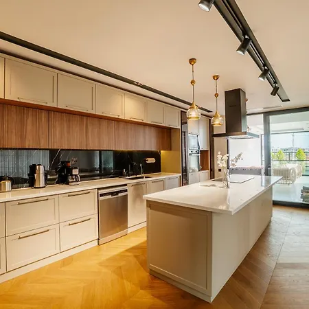 5-bedroom With Pool & Sauna *