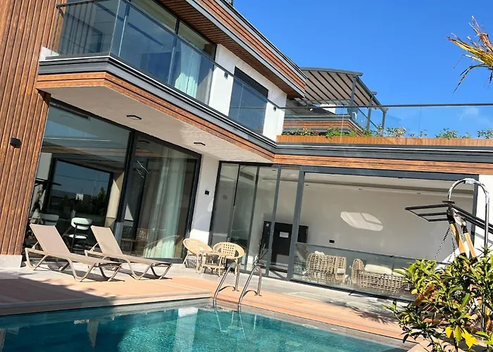 5-bedroom With Pool & Sauna