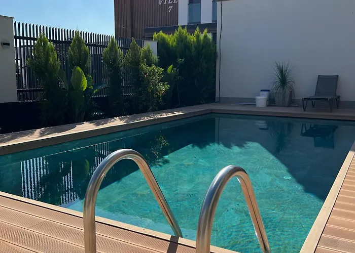 5-bedroom With Pool & Sauna *