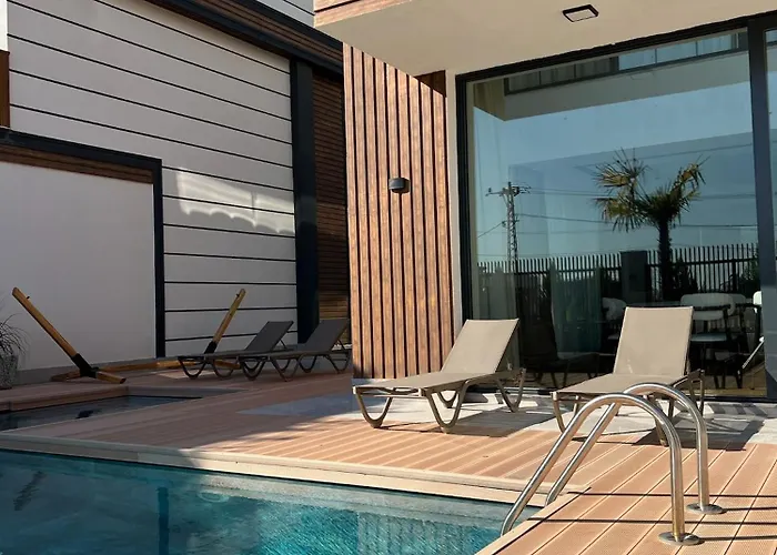 ヴィラ 5-bedroom With Pool & Sauna *
