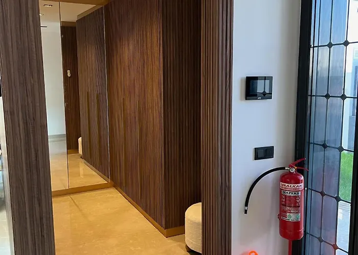 ヴィラ 5-bedroom With Pool & Sauna *