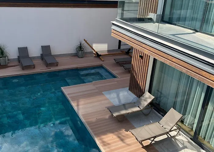 Villa 5-bedroom With Pool & Sauna *