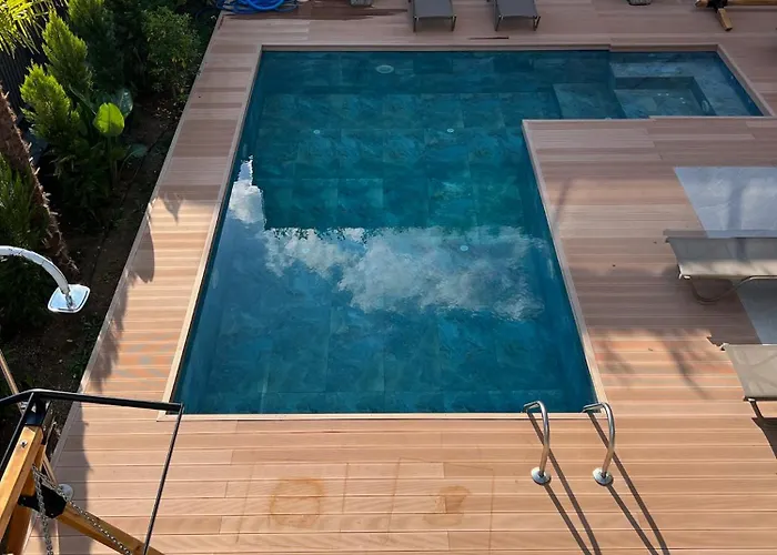 5-bedroom With Pool & Sauna *