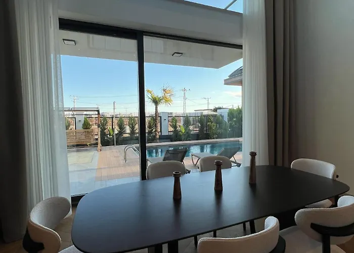 5-bedroom With Pool & Sauna