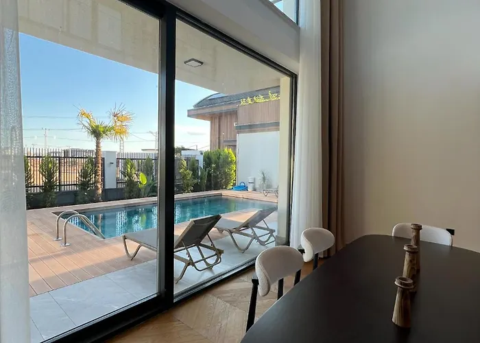 Villa 5-bedroom With Pool & Sauna *