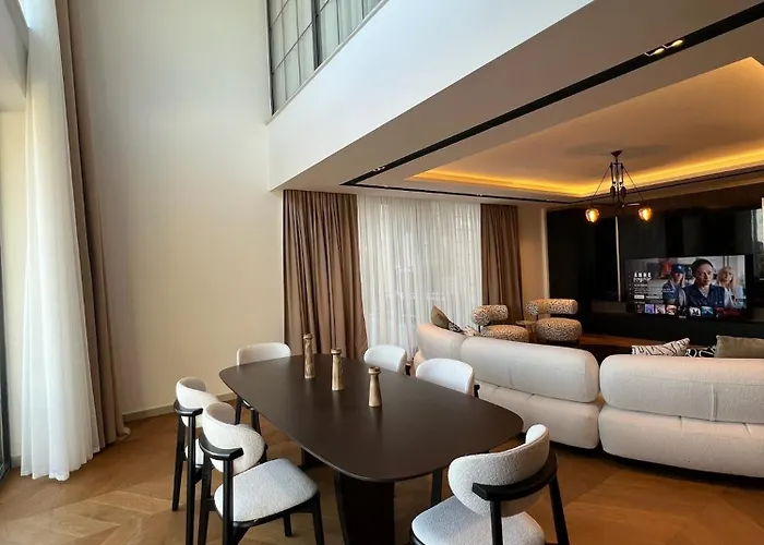 5-bedroom With Pool & Sauna *