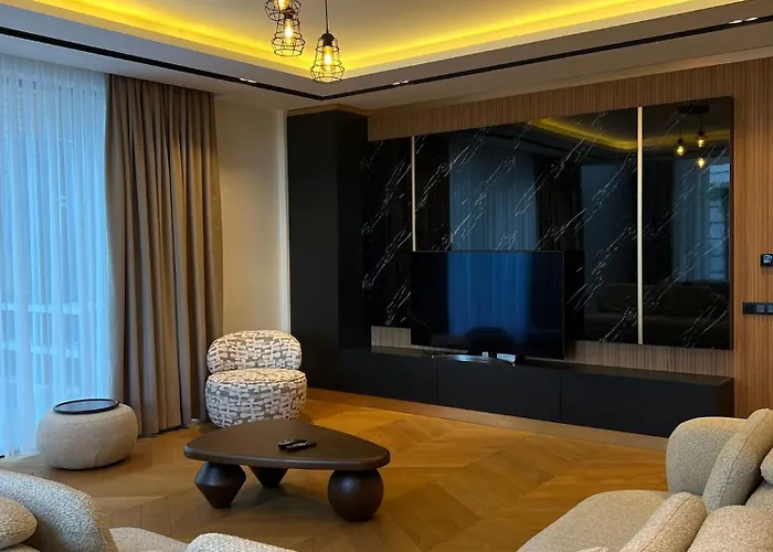 Villa 5-bedroom With Pool & Sauna *