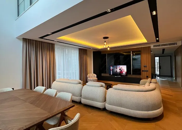 Villa 5-bedroom With Pool & Sauna *