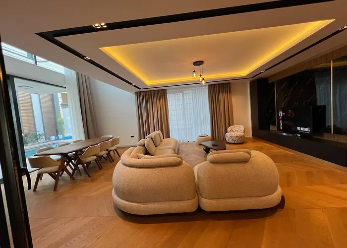 5-bedroom With Pool & Sauna Villa Dosemealti