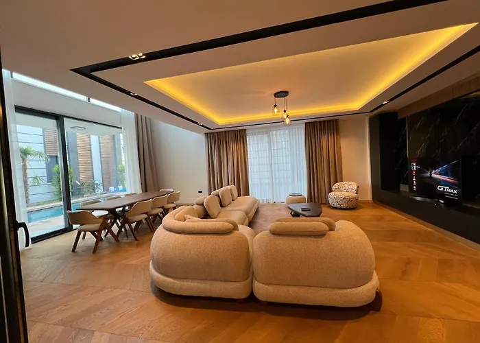 5-bedroom With Pool & Sauna Villa *