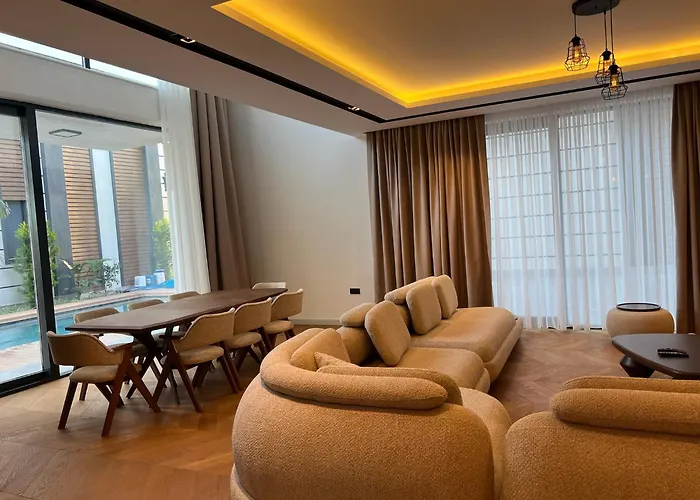 5-bedroom With Pool & Sauna *