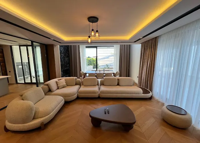 5-bedroom With Pool & Sauna *