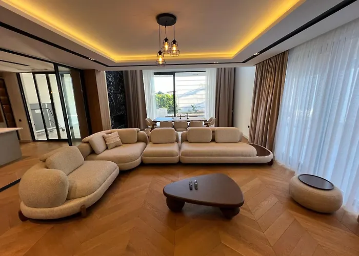 5-bedroom With Pool & Sauna *