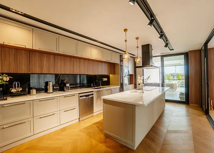 5-bedroom With Pool & Sauna *