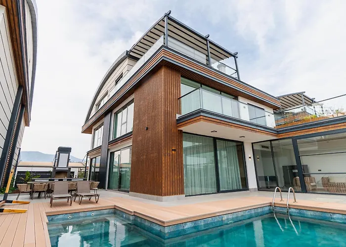 5-bedroom With Pool & Sauna